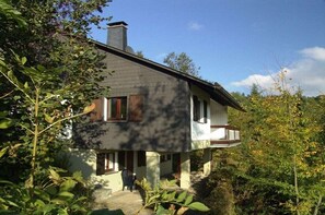 Exterior - Holiday home in Schmallenberg with barbecue (Schmallenberg)