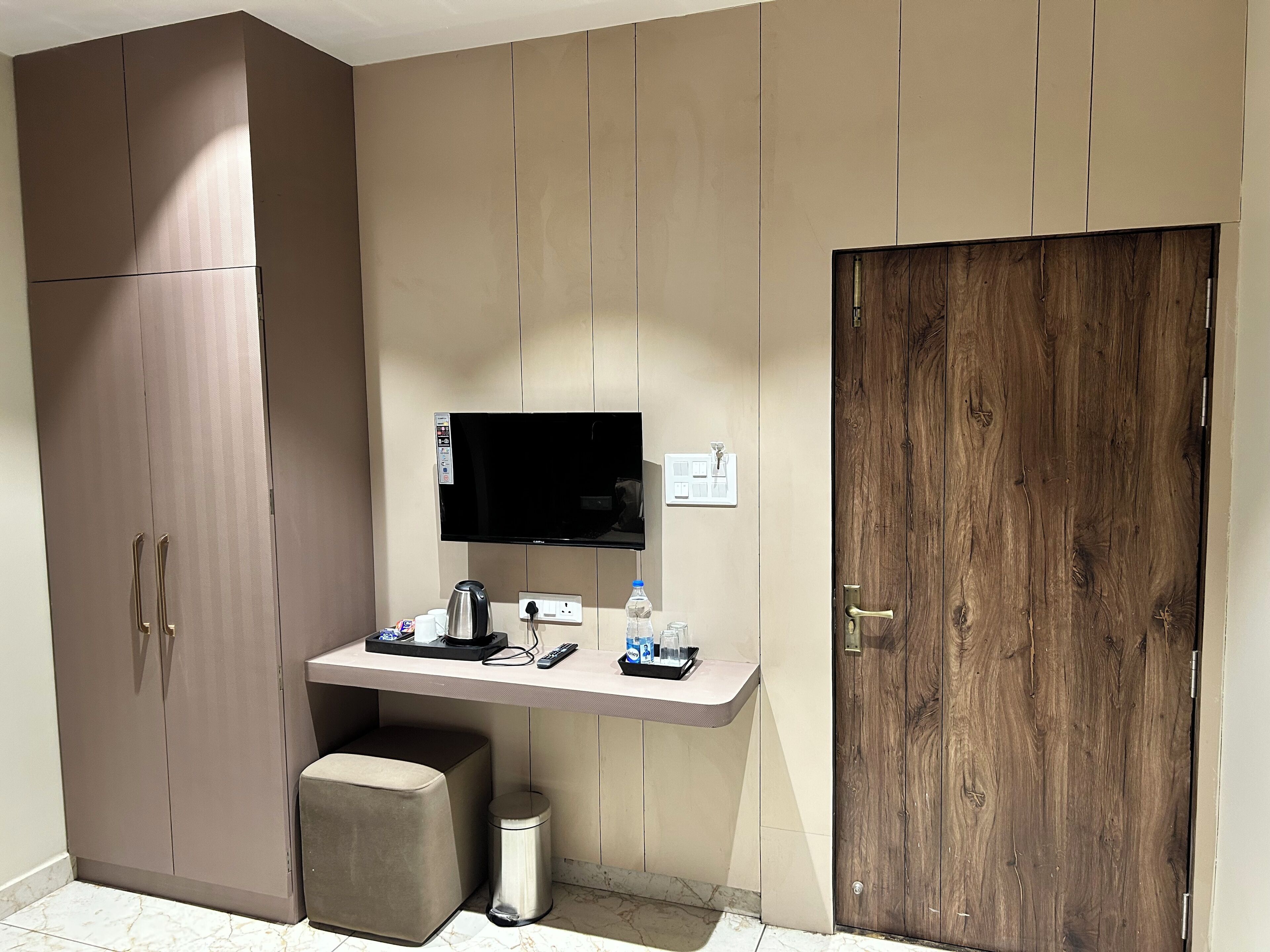 Family Quadruple Room | Laptop workspace, free WiFi