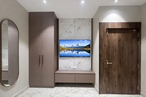 Deluxe Double Room, Balcony, City View | Laptop workspace, free WiFi