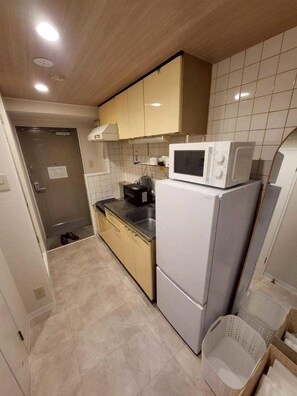 Apartment | Eigene Küche | Großer Kühlschrank, Mikrowelle, Ofen, Herdplatte