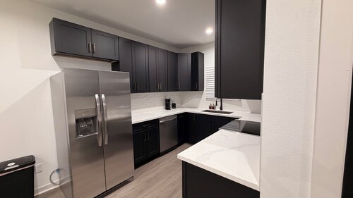 Beautiful 3BR Home • Stylish, Cozy & Convenient