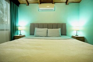 Tabla de planchar con plancha, wifi y ropa de cama 