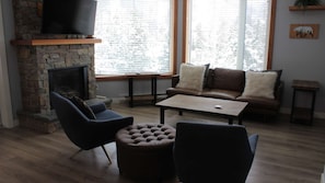 TV, fireplace - Fernie - Timberline Lodges Spruce #236 (Fernie)