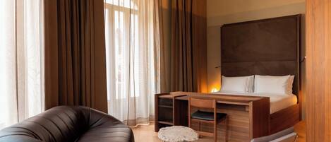Suite Grand | Biancheria da letto di alta qualità, minibar, una cassaforte in camera