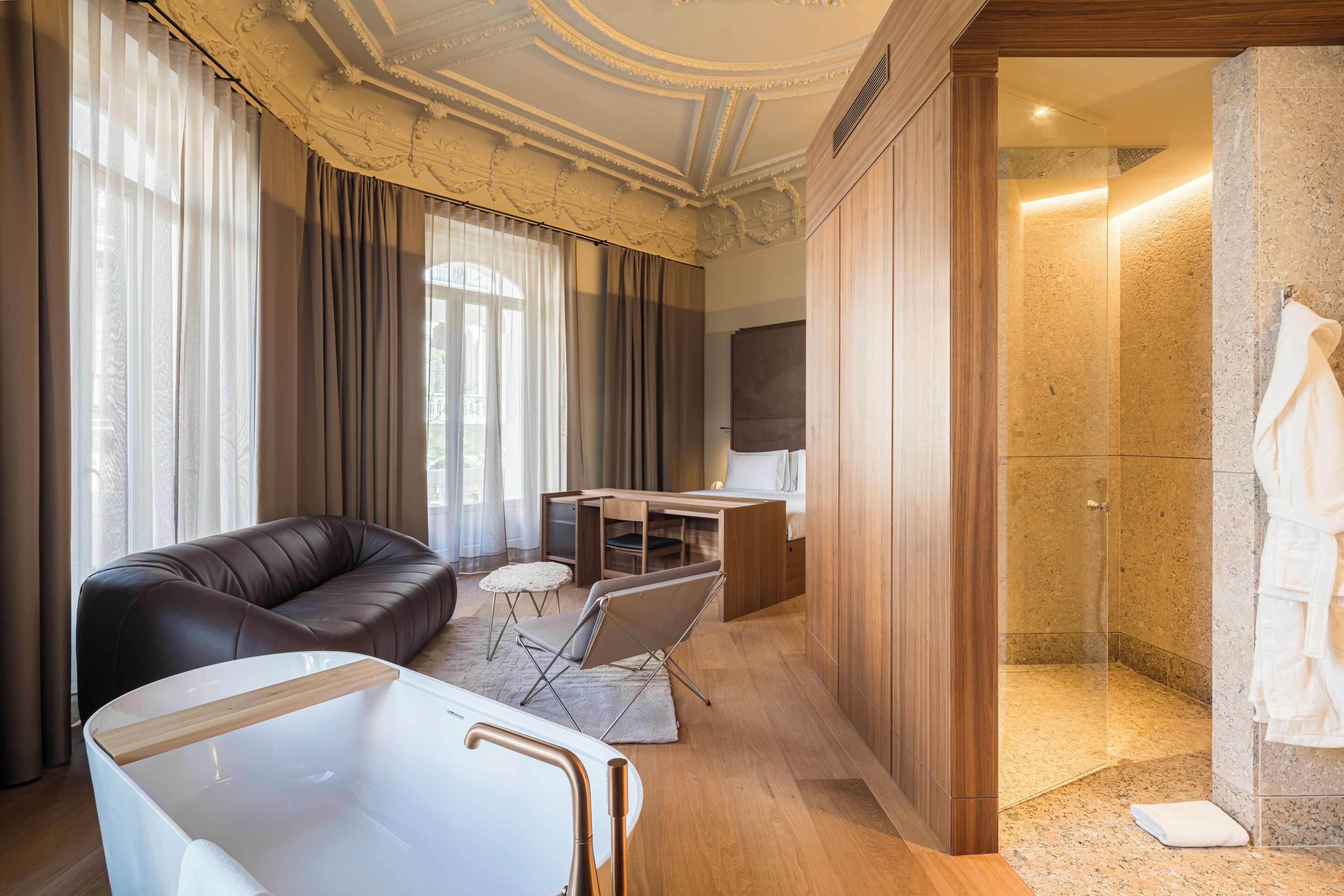 Ropa de cama de alta calidad y minibar 