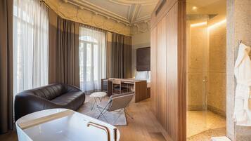 Ropa de cama de alta calidad y minibar