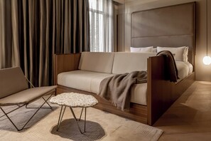 Premium bedding, minibar, in-room safe, desk - Mercer Madrid  (Madrid)