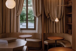 매일 뷔페 아침 식사(1인당 EUR 42)