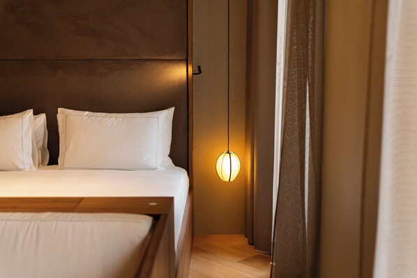 Premium bedding, minibar, in-room safe, individually decorated - Mercer Madrid  (Madrid)