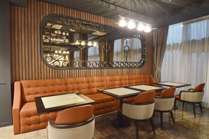 Breakfast, lunch and dinner served - Hotel Aleksandar conference & spa (Žabljak)