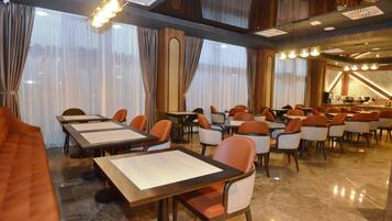 Se sirven desayunos, almuerzos y cenas