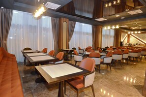 Breakfast, lunch and dinner served - Hotel Aleksandar conference & spa (Žabljak)