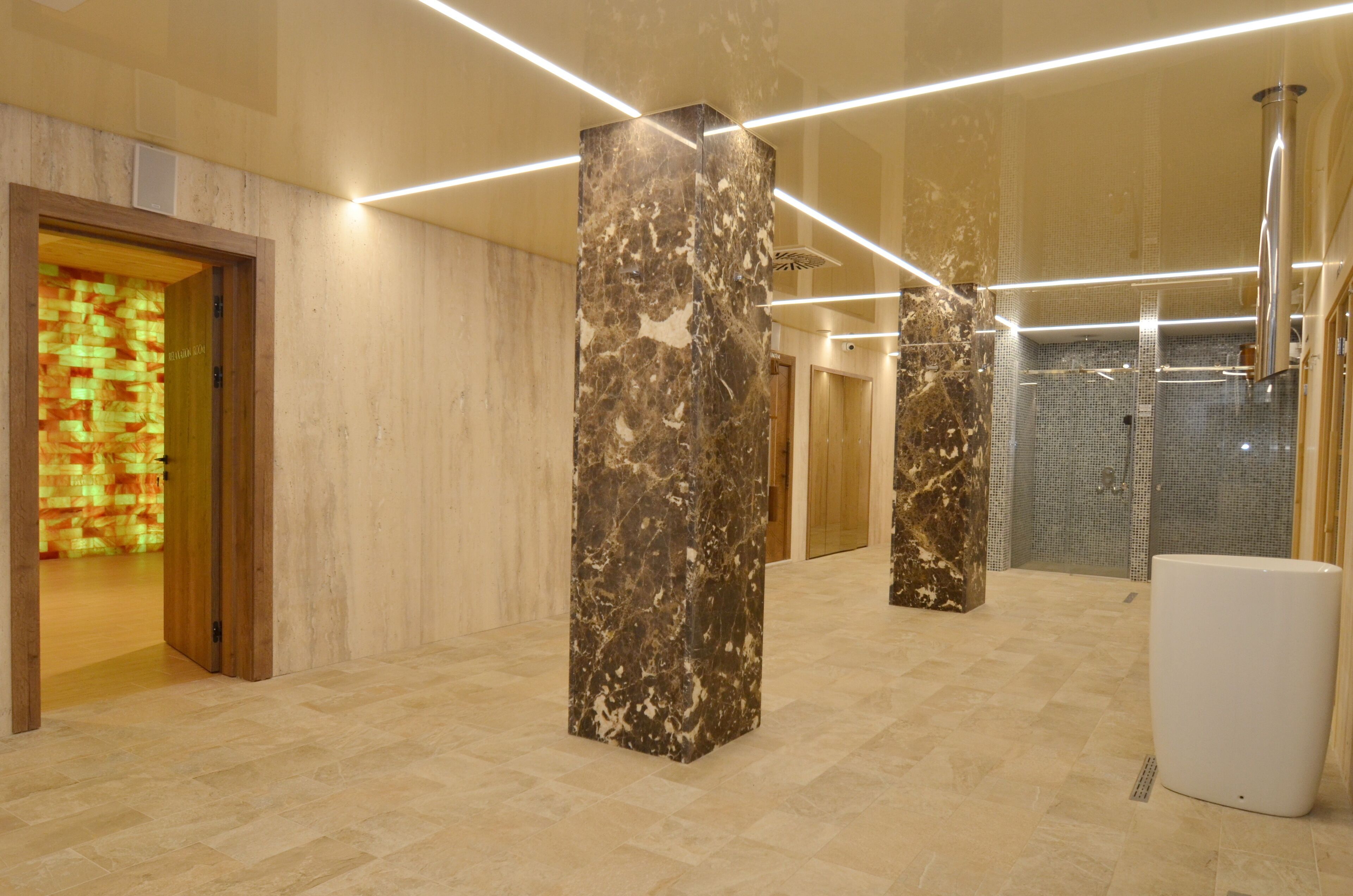 Whirlpool, Dampfbad, Warmsteinmassagen, Tiefengewebe-Massagen