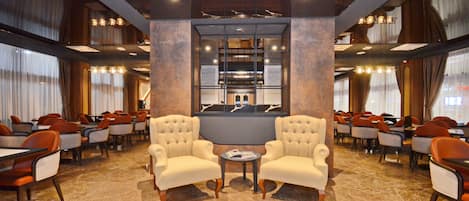 Breakfast, lunch and dinner served