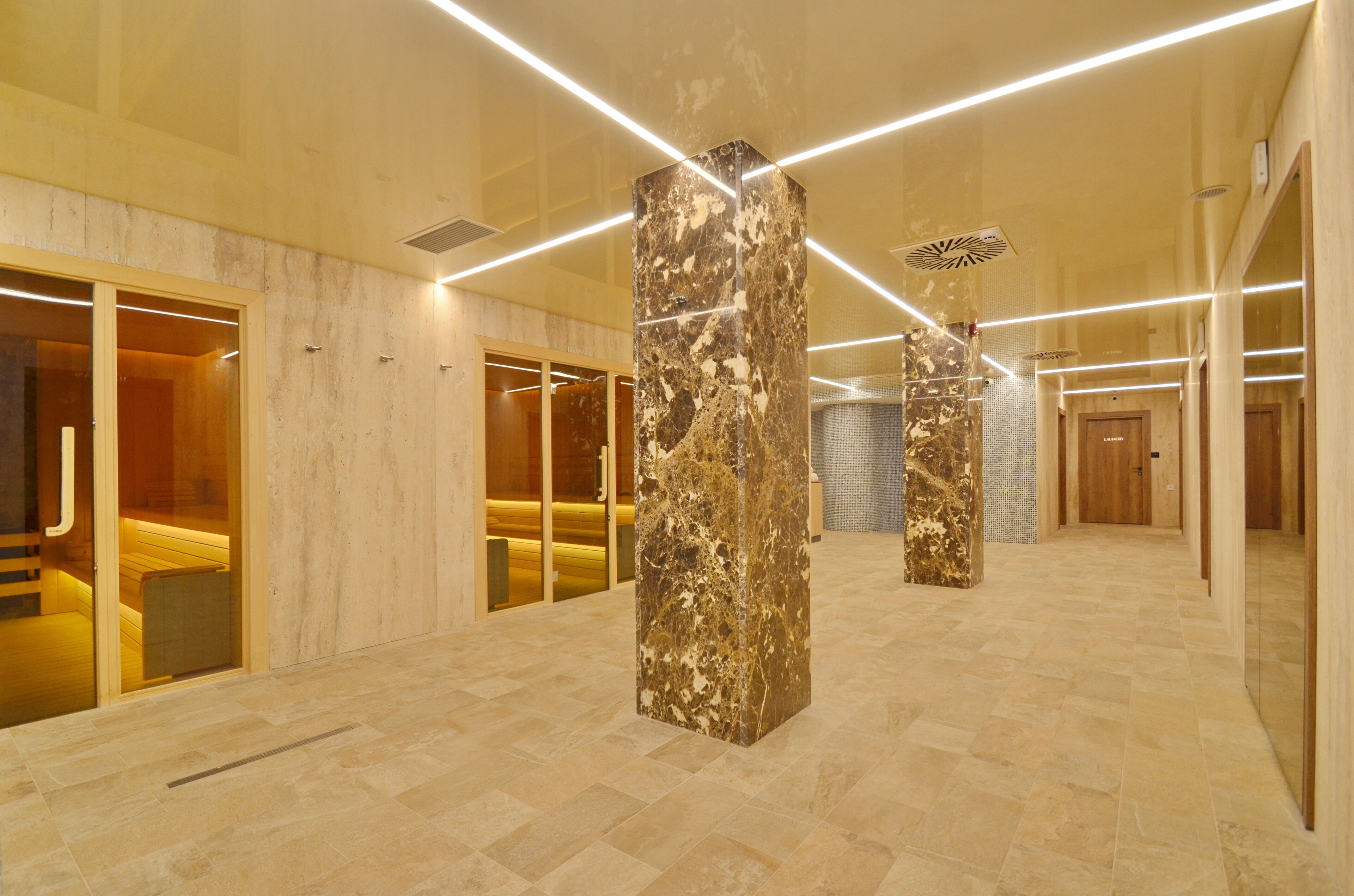 浴缸、蒸氣室、熱石按摩、深層組織按摩、瑞典式按摩、運動按摩