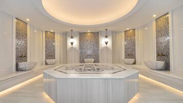 Tina de hidromasaje, baño de vapor y masajes con piedras calientes