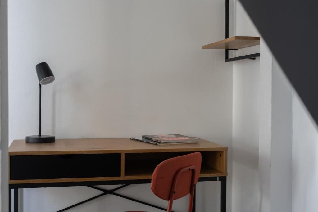 Klassiek appartement, uitzicht op de stad | Een strijkplank/strijkijzer, gratis wifi