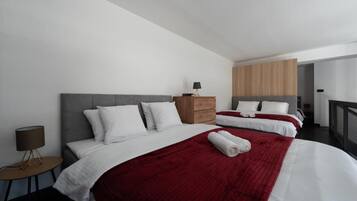 Klassiek appartement, uitzicht op de stad | Een strijkplank/strijkijzer, gratis wifi