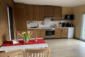 Fridge, microwave, oven, stovetop - Holiday home in Monschau with swimming pool (Monschau)