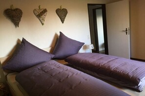 3 bedrooms, iron/ironing board, free WiFi, bed sheets - Holiday home in Monschau with swimming pool (Monschau)