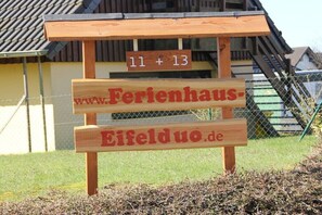 Property grounds - Holiday home in Monschau with swimming pool (Monschau)
