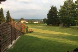 Property grounds - Holiday home in Monschau with swimming pool (Monschau)