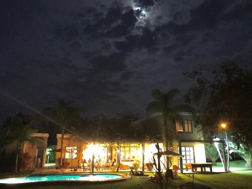 Lovely 5-bedroom country house in charming Oasis San Andres. Km 74.5 South