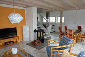 Smart TV, fireplace, books, stereo - Holiday apartment with 2 bedrooms (Dranske)
