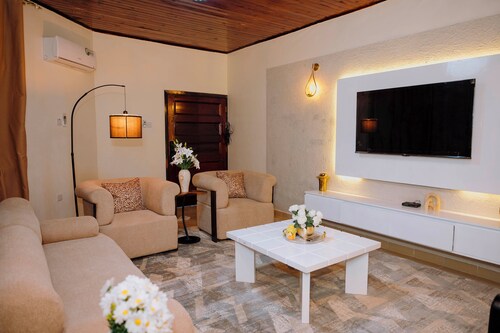 Prevail apartment-3 Bedrooms, Family friendly, swimming Pool, Bathtub,Near Beach