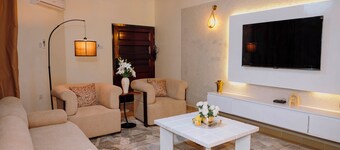 Prevail apartment-3 Bedrooms, Family friendly, swimming Pool, Bathtub,Near Beach