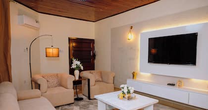 Prevail apartment-3 Bedrooms, Family friendly, swimming Pool, Bathtub,Near Beach