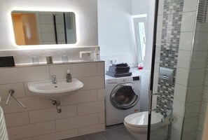 Shower, hair dryer - Holiday apartment with 1 bedroom (Wittmund)