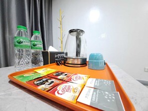 Premium bedding, desk, laptop workspace, free WiFi - LUNA HOTEL (Pasay)