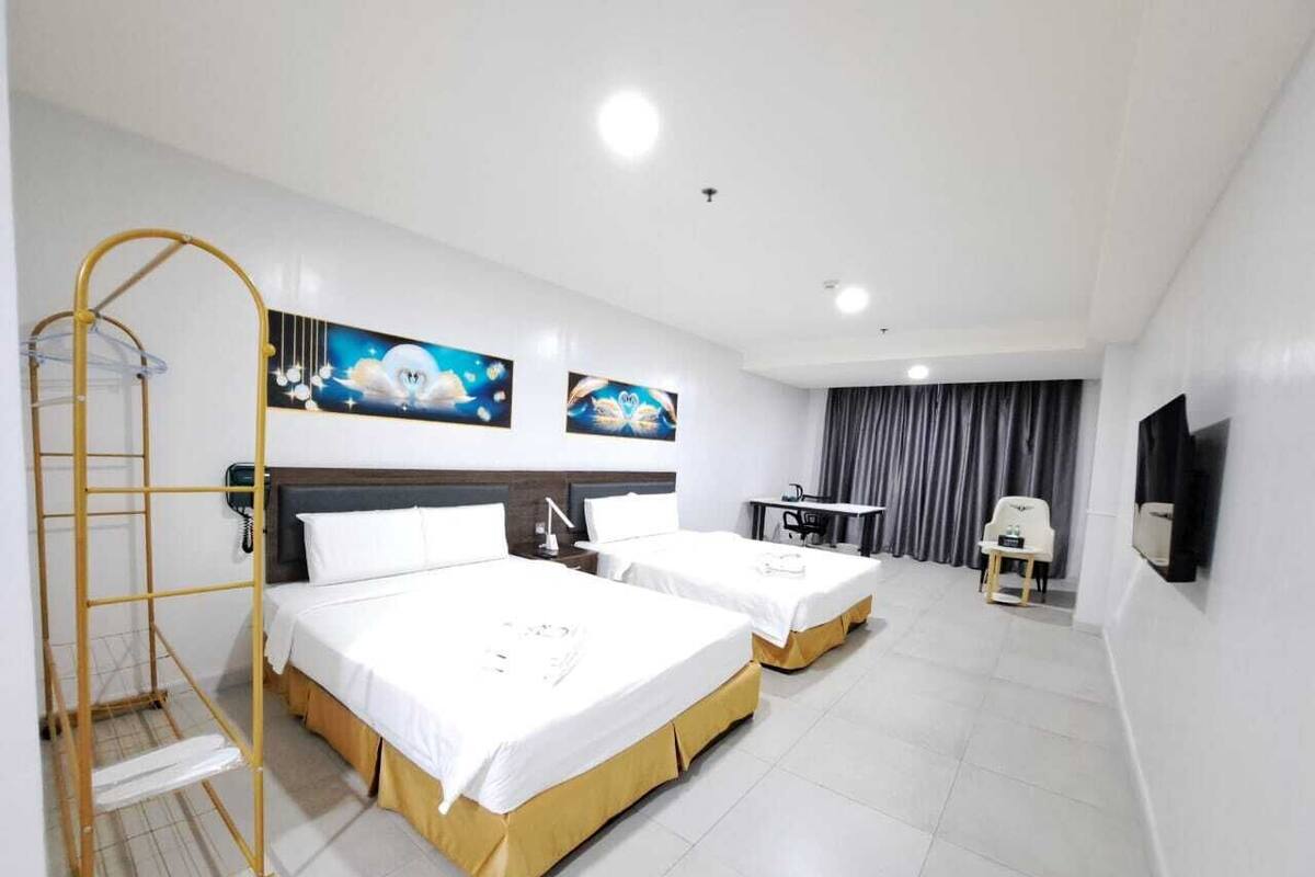 Twin Room | Desk, laptop workspace, free WiFi