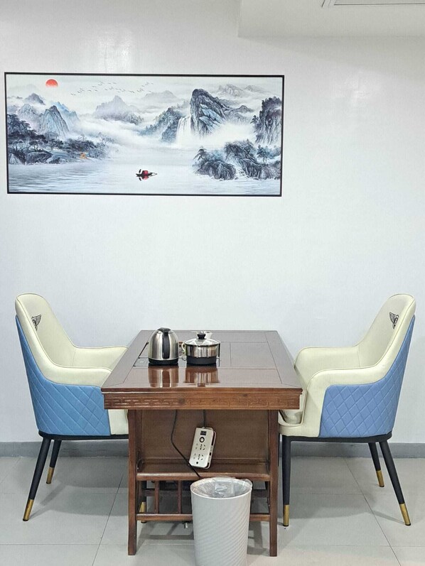 Signature Single Room | Premium bedding, desk, laptop workspace, free WiFi - LUNA HOTEL (Pasay)