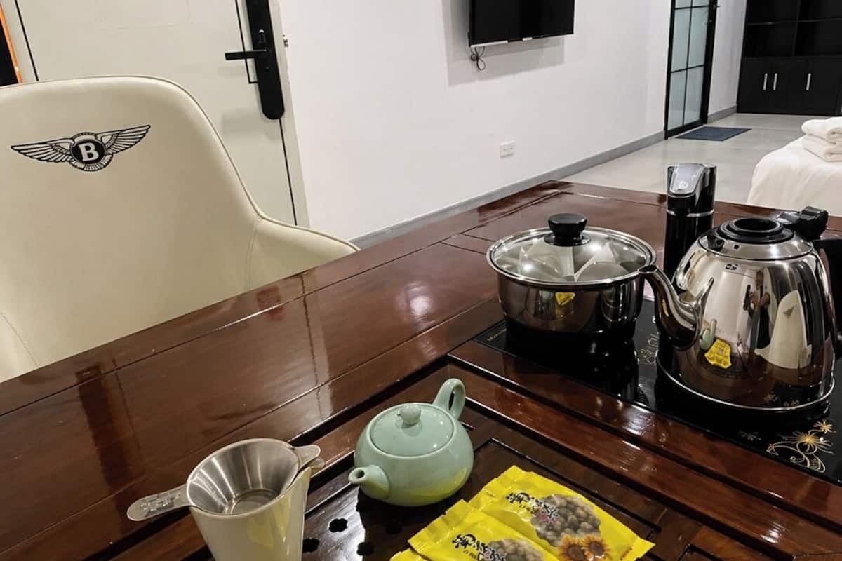 Classic Single Room | In-room dining