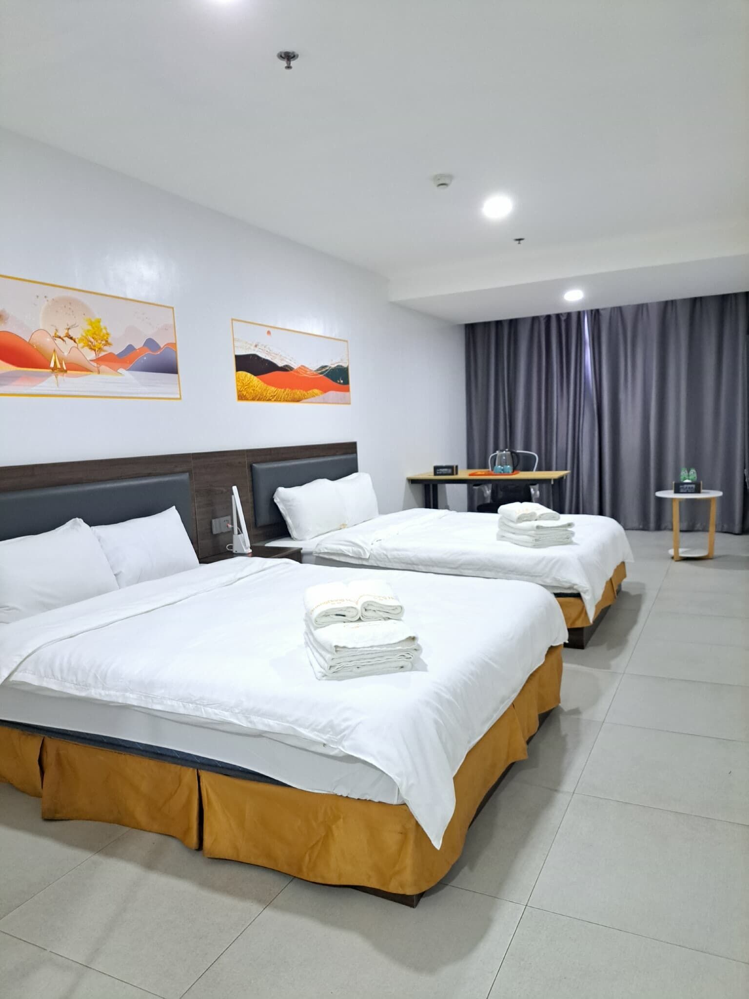 双床房 | 办公桌、笔记本电脑工作区、免费 WiFi、床单