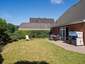 Outdoor dining - Amselhaus - Beautiful detached house with 120 m², 5 rooms and a large garden for up to (Sylt)