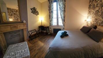 Bügeleisen/Bügelbrett, Internetzugang, Bettwäsche