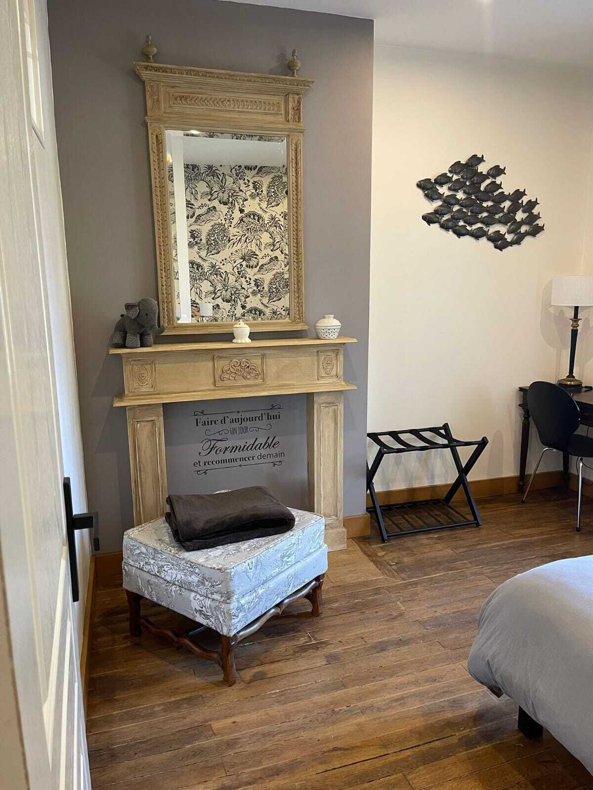 Iron/ironing board, internet, bed sheets