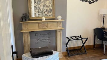 Iron/ironing board, internet, bed sheets