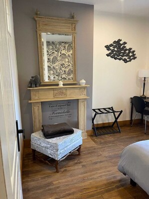 Fer et planche à repasser, accès Internet, draps fournis