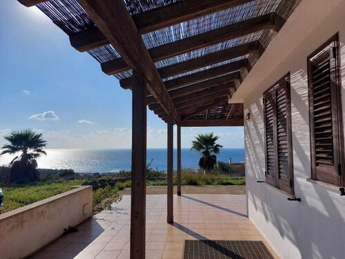 Detached villa with wide sea view