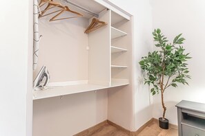 Estúdio básico | Ferros/tábuas de passar roupa