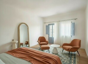 Caja fuerte, escritorio, tabla de planchar con plancha y wifi gratis