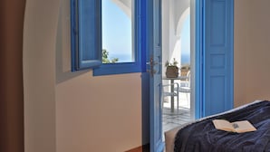 Luxury Triple Room, Sea View | Pemandangan dari bilik