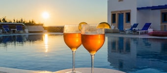 White Pearl Laokasti Suites