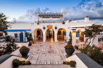 White Pearl Laokasti Suites