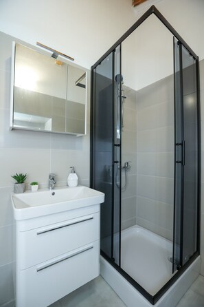 Shower, hair dryer, towels, soap - Villa Mia near Zadar (Glavica)