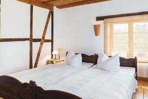 3 bedrooms, iron/ironing board, free WiFi, bed sheets - Rosenhagen in the Thorstorf estate barn (Thorstorf)